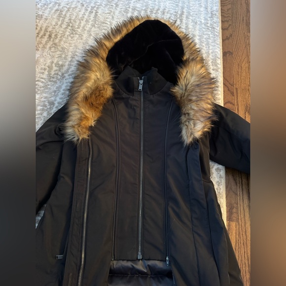 Babaton Black Puffer Coat with Faux Fur Trim Aritzia - Picture 10 of 11